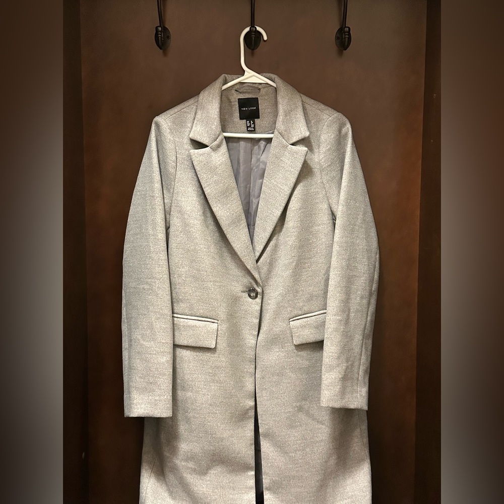 Beautiful light grey mid length tailored fit peacoat by New Look